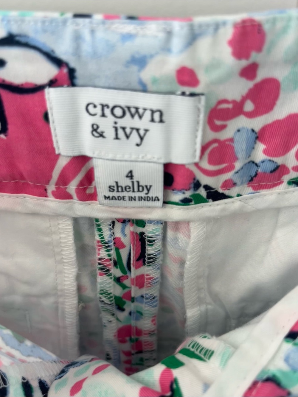 Crown & Ivy NWT size 4 mint paisley Shelby scalloped edge shorts with 4” inseam - Picture 5 of 8